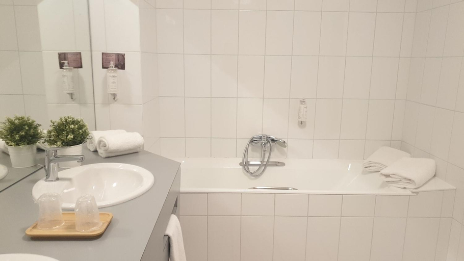 Bathroom 7