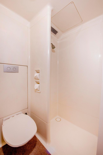 Bathroom 10
