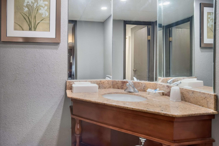 Bathroom 4, Rodeway Inn Carlisle North, Cumberland