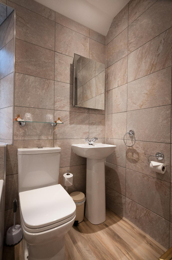 Bathroom 3, Cairngorm Hotel, Highland