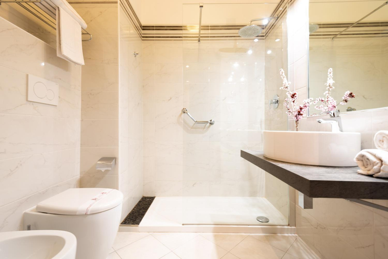 Bathroom 4, Hotel Castello, Bologna