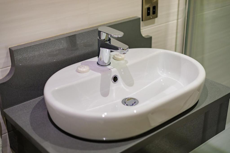Bathroom 4, Grand Hotel Tralee
