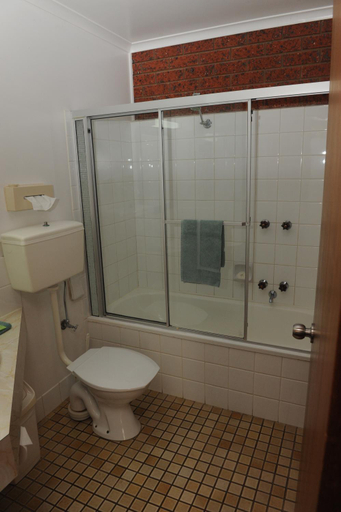 Bathroom 3, Whalers Rest Motor Inn, Glenelg - Portland