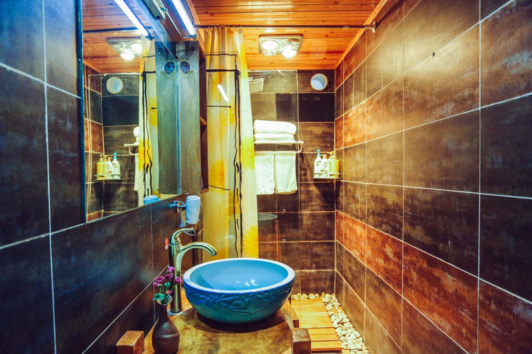 Bathroom 3, Cabin 7 Inn, Dali Bai