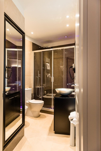 Bathroom 3, Verona House Aparthotel, Verona