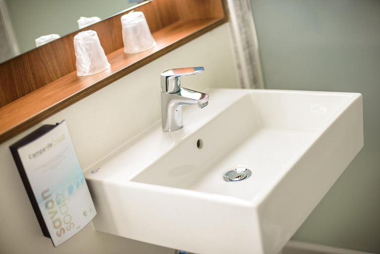 Bathroom 3, Campanile Toulouse Sesquieres, Haute-Garonne