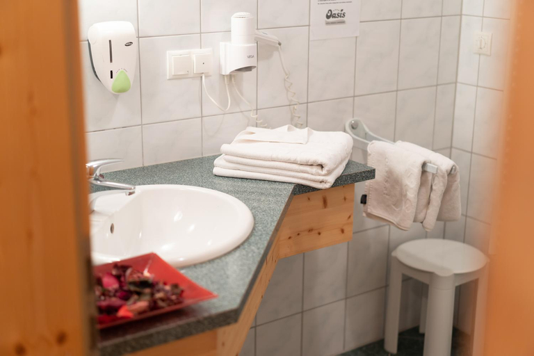 Bathroom 5, Hotel Garni Oasis Loipersdorf, Jennersdorf