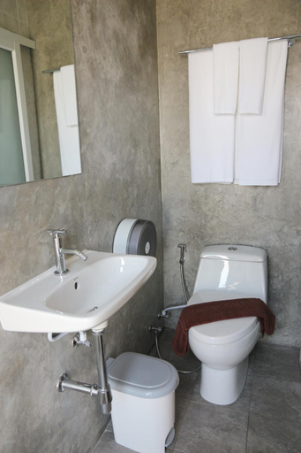 Bathroom 3, Kata Bai D, Phuket Island