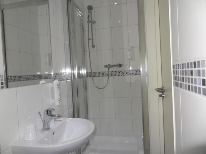 Bathroom 5, UNIQUE, London