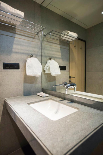 Bathroom 4, Hotel Oriental Aster, Mumbai Suburban