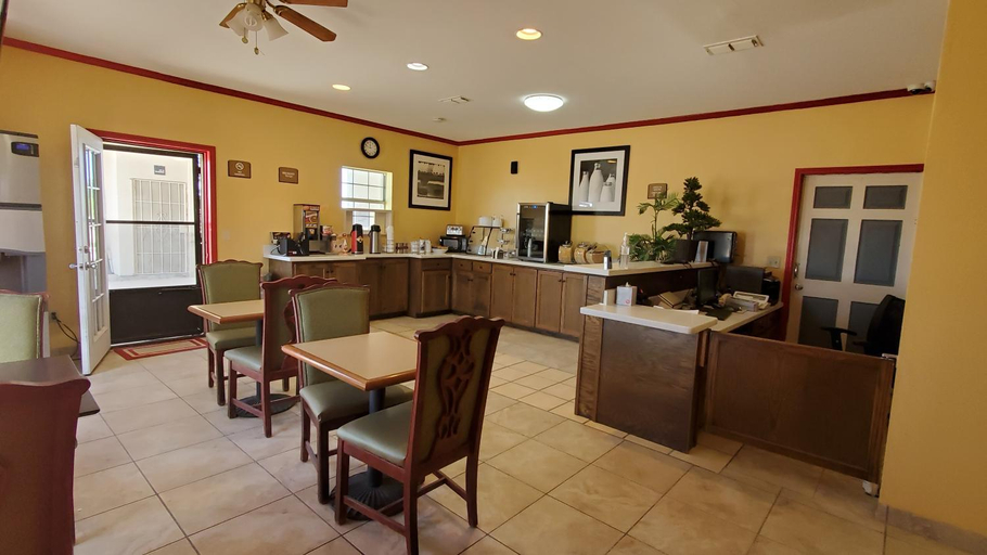 Food & Drinks, La Bonita Inn & Suites - McCamey, Upton