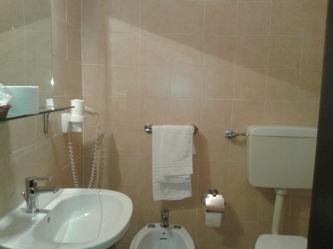 Bedroom 4, Hotel Eden, Modena
