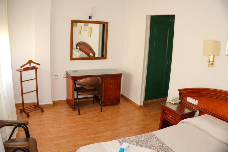 Bedroom 2, Hotel Cardinal, Albacete