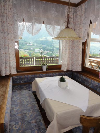 Bedroom 2, Garni Schneeburghof, Bolzano
