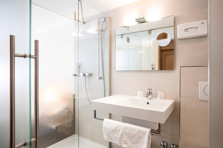 Bathroom 3, Hotel Bergland Superior, Imst