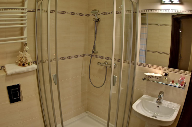 Bathroom 4, Villa Martini, Kamień