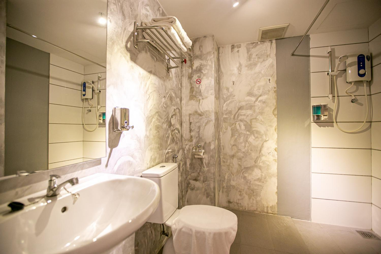 Bathroom 4
