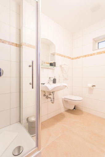 Bathroom 2, Schafer Boardinghouse, München