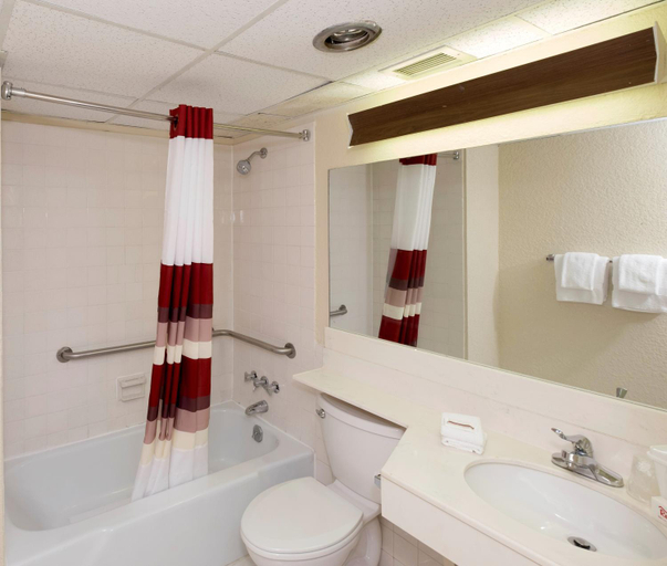 Bathroom 4, Days Inn by Wyndham Williamsport, Lycoming
