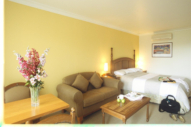 Bedroom, Best Western Plus The Tudor Box Hill, Melbourne