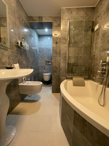 Bathroom 3, Hotel 1908, Lucca