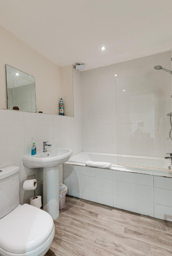 Bathroom 2, Duke Street Aparthotel, Sefton