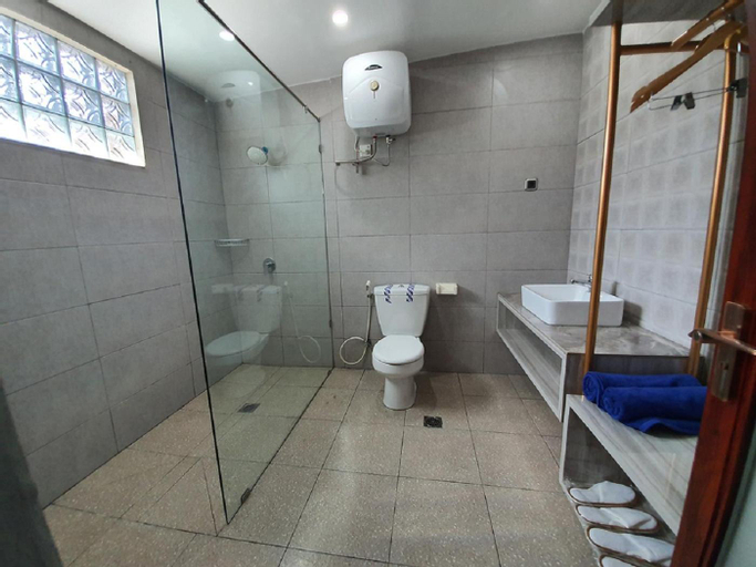 Bathroom 17