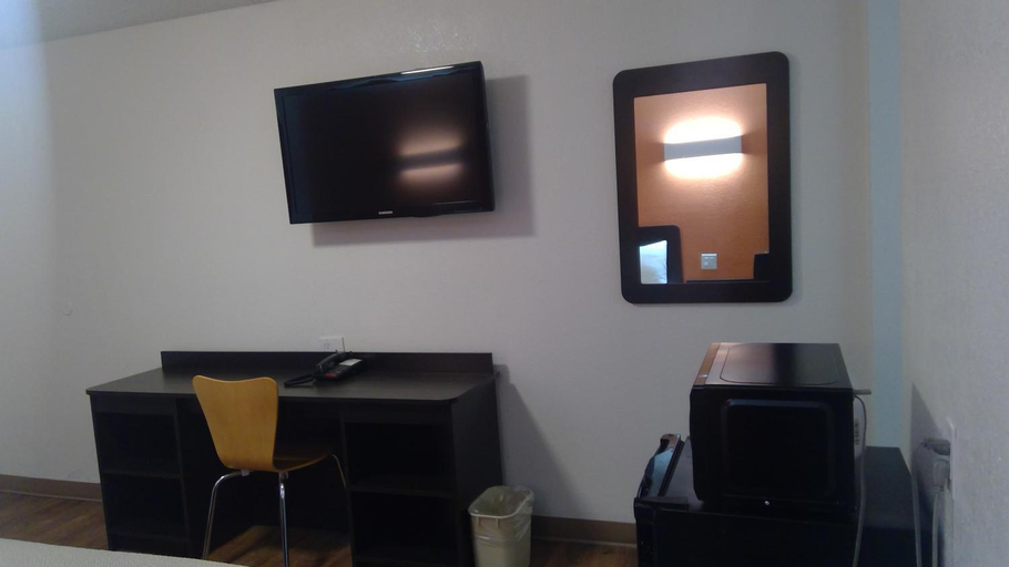 Others 5, Motel 6 Clovis, NM, Curry