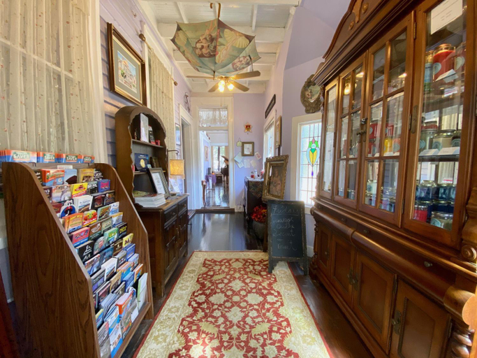 Public Area, Penny Farthing Inn, Saint Johns