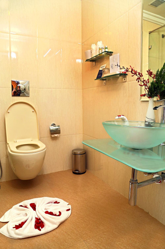 Bathroom 5, Gokulam Park Hotel And Convention Centre, Ernakulam