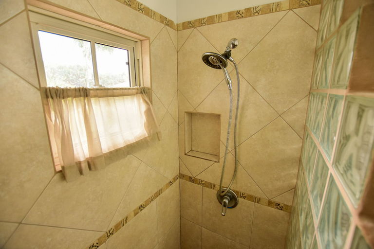 Bathroom 4, Caribbean Shores Bed & Breakfast