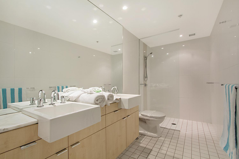 Bathroom 5, Blue C Coolangatta, Gold Coast