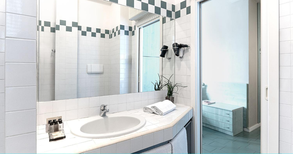 Bathroom 5, Victoria Palace Hotel, Rimini