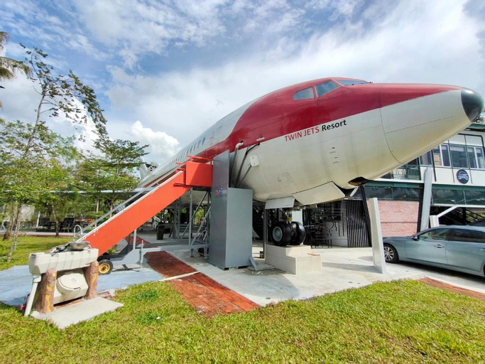 Exterior 8
