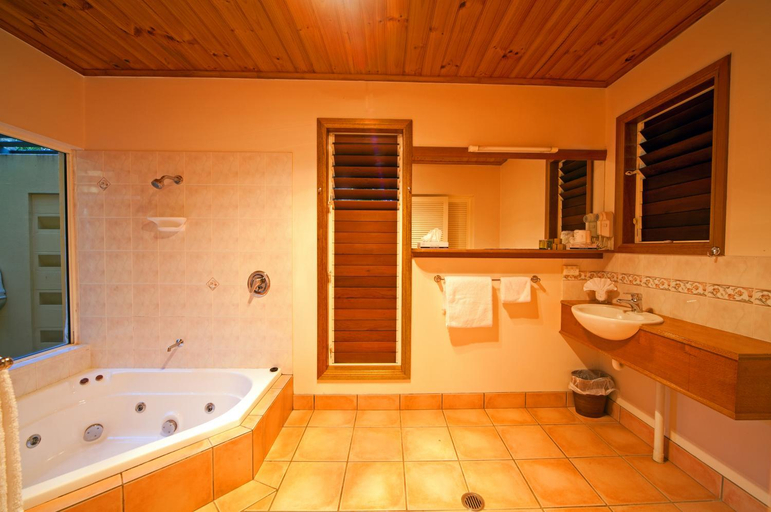 Bathroom 2, Eden House Retreat, Eacham