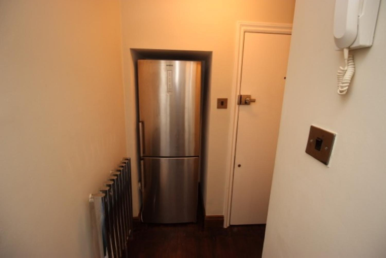Others 3, Paddington Patio Apartment, London