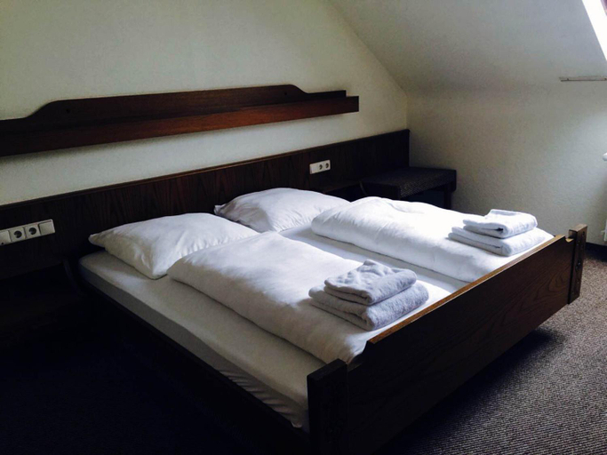 Bedroom 3, Saigon Hotel, Saarpfalz-Kreis