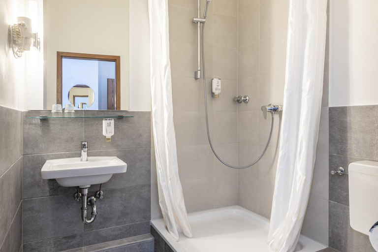 Bathroom 5, Novum Hotel Ambassador, Essen