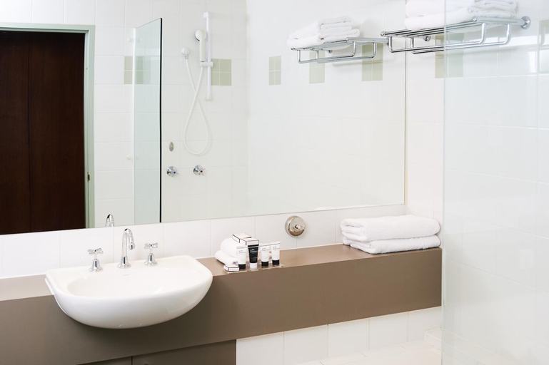 Bathroom 2, Chalet Mt Buller Hotel, Mount Buller Alpine Resort