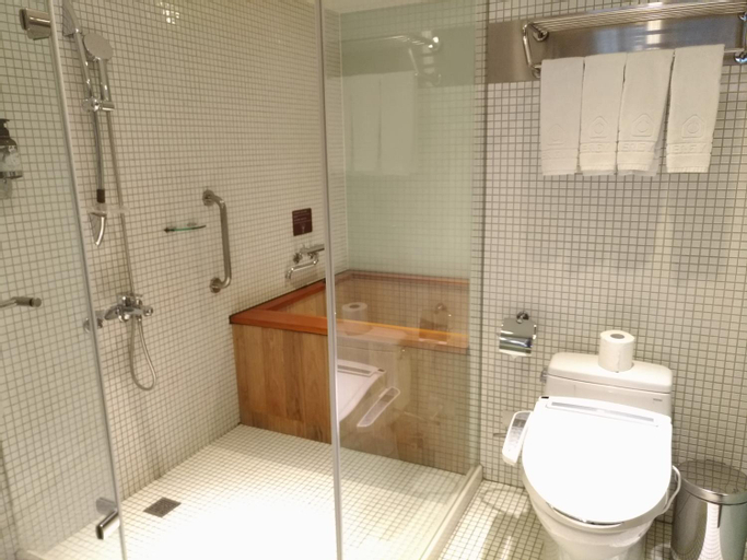 Bathroom 7