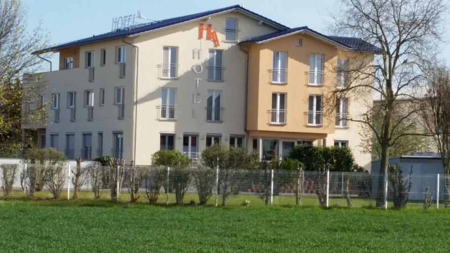 Others 3, Hotel Ackermann, Groß-Gerau