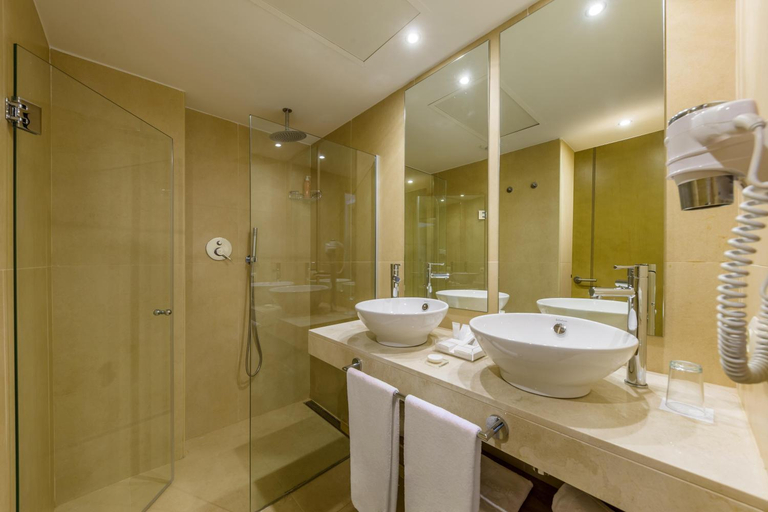 Bathroom 5, Zafiro Cala Mesquida, Baleares
