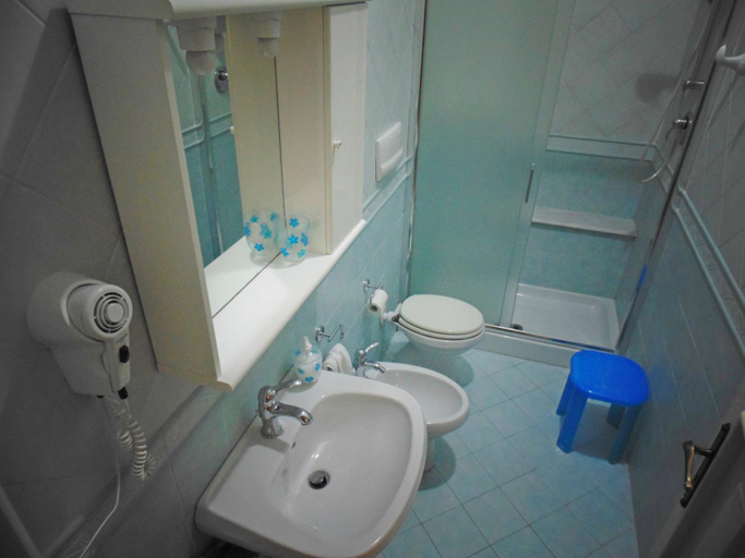 Bathroom 2, Kemonia, Palermo