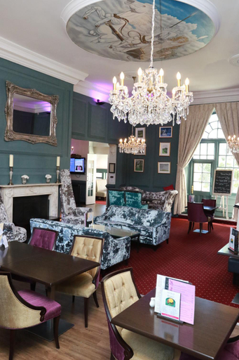 Others 5, Kings Hotel, Suffolk