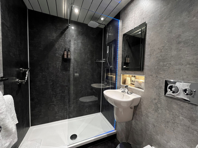 Bathroom 4, Blackwell Grange Hotel, Darlington