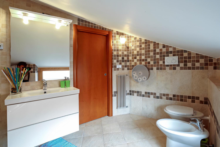 Bathroom 5, B&B Portanova, Salerno