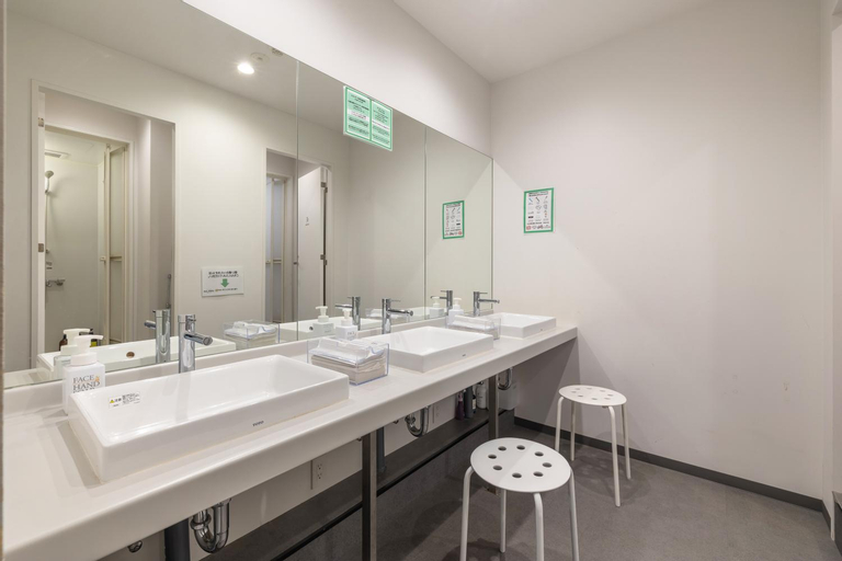 Bathroom 18