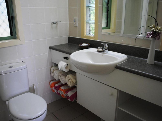 Bathroom 2, Whitesands Beach Villas, Rorotonga