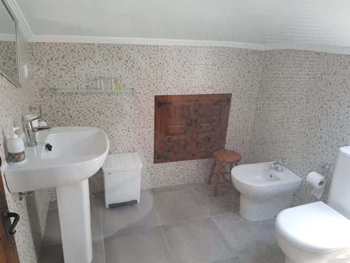 Bathroom 5, Pension Castio, Cantabria