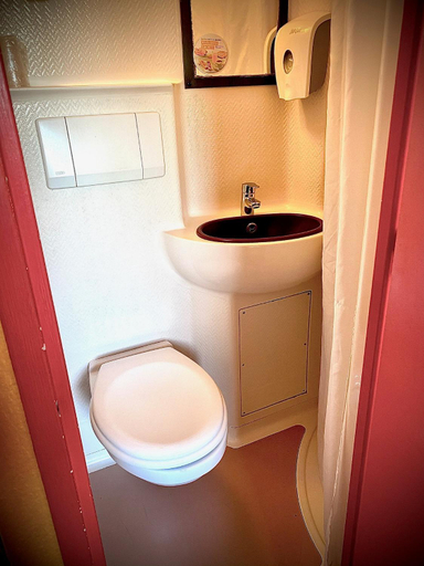 Bathroom 3, Hotel Premiere Classe Perpignan Aeroport, Pyrénées-Orientales